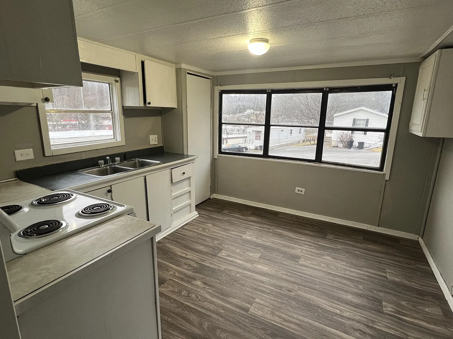 3 bed, $695 — Photo 3