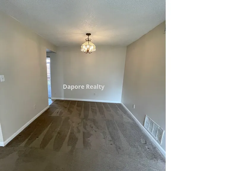 302 S Moss Rd — Photo 6