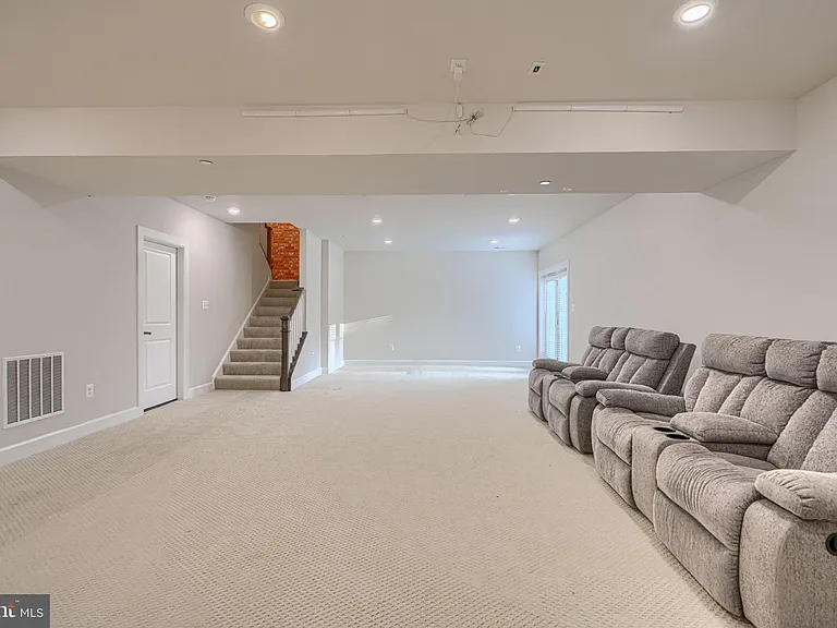 7142 Starmount Way — Photo 72