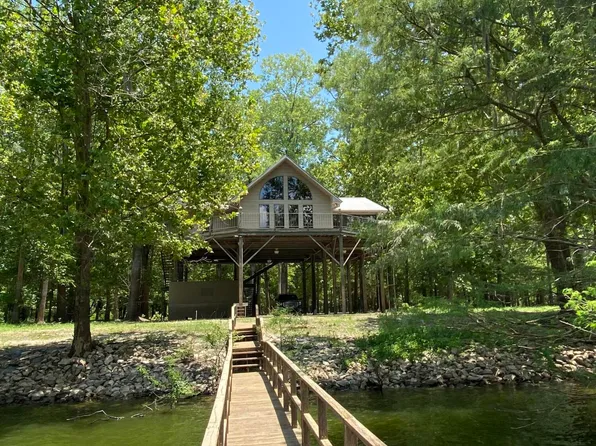 2807 Lake Mary Rd, Woodville, MS 39669