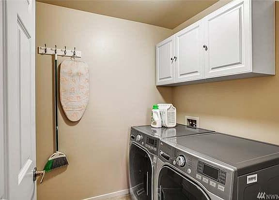 4th image of 2527 NE Larchmount St