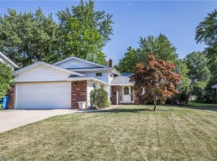 26607 Sudbury Dr, North Olmsted, OH