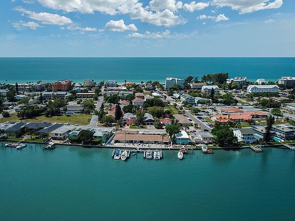 Located only two blocks away from the beach and area restaurants and shops