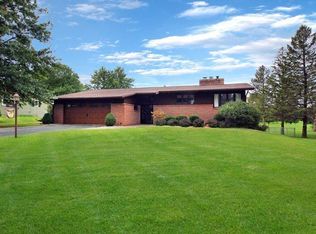 126 Park Crest Dr, Freeport, IL 61032