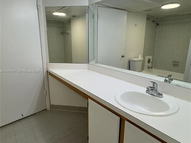 2861 N Oakland Forest Dr #301 — Photo 5