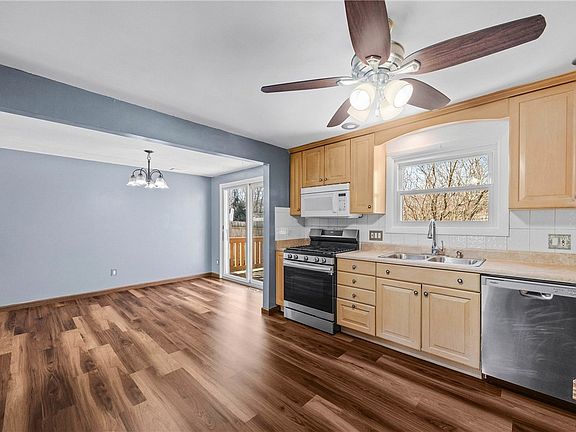 5th image of 40 Tradewind Dr