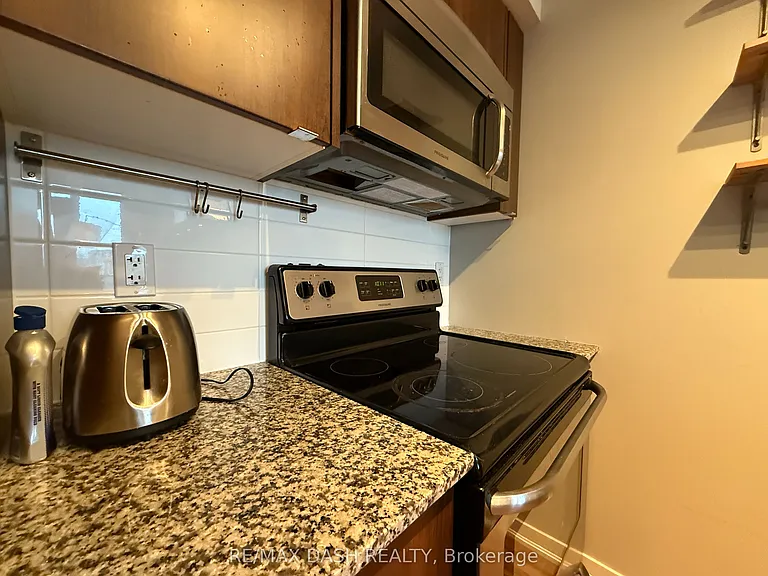 55 E Liberty St #918 — Photo 8