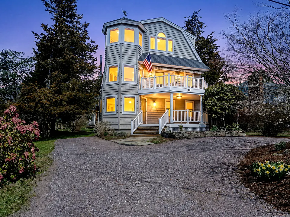 18 Lugger St