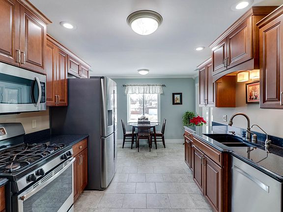 5th image of 42 Brandywine Ct #42