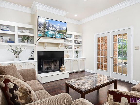3rd image of 17112 Meadow View Dr