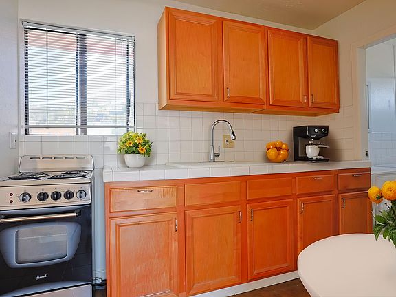 2nd image of 1818 N Gramercy Pl #406