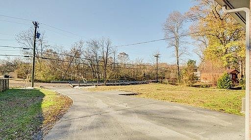 3rd image of 107 Robin Hood Dr