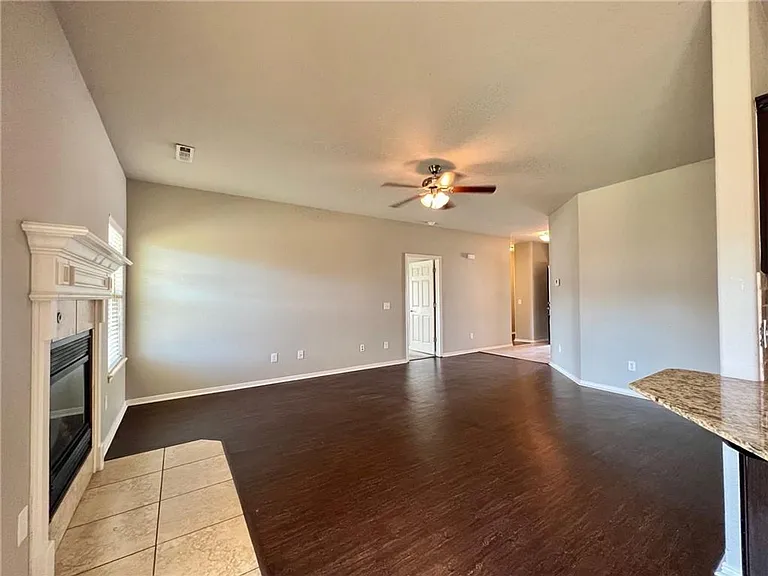 1276 S Blue Willow Ave — Photo 2