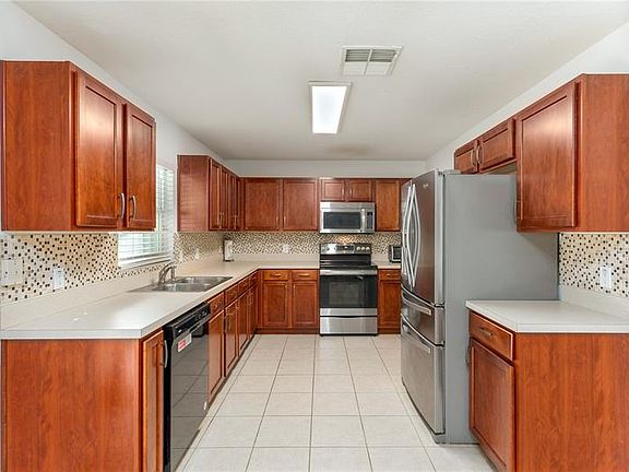 4th image of 3801 Klondike Pl