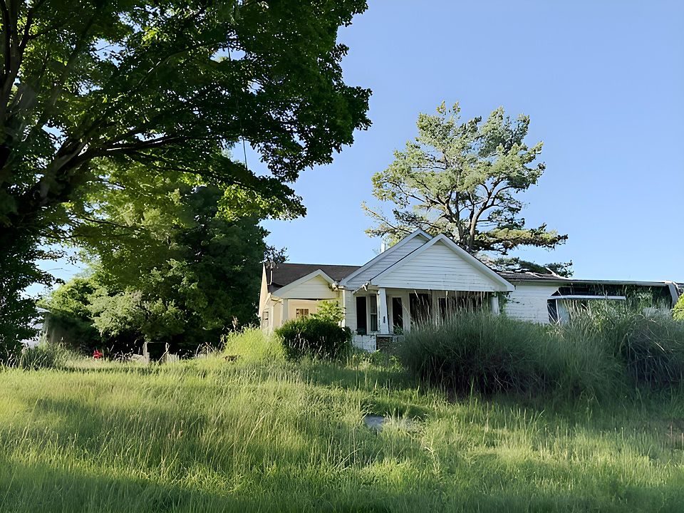 2nd image of 571 Ayers Ln
