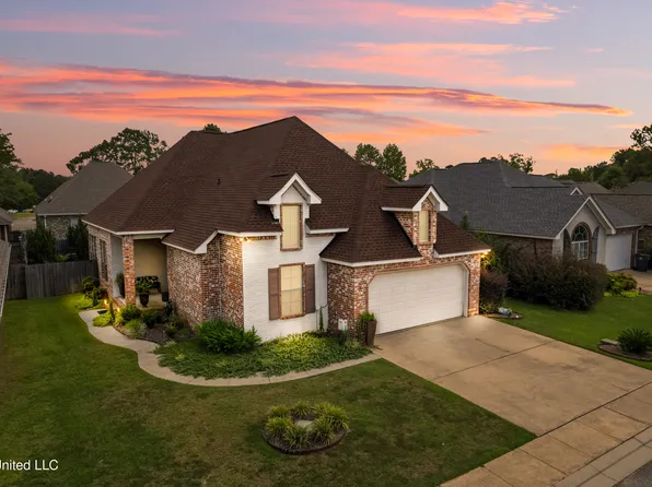 5 Beauregard Dr, Hattiesburg, MS 39402