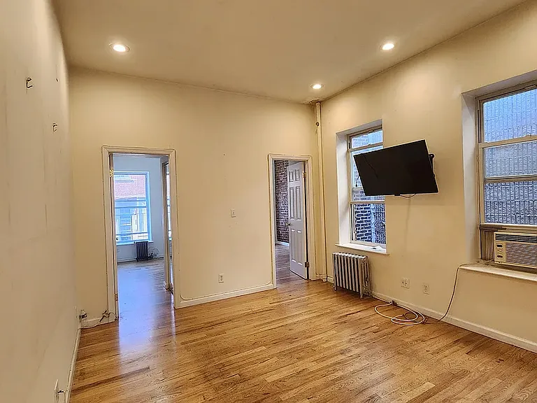 231 E 24th St #6D — Photo 1