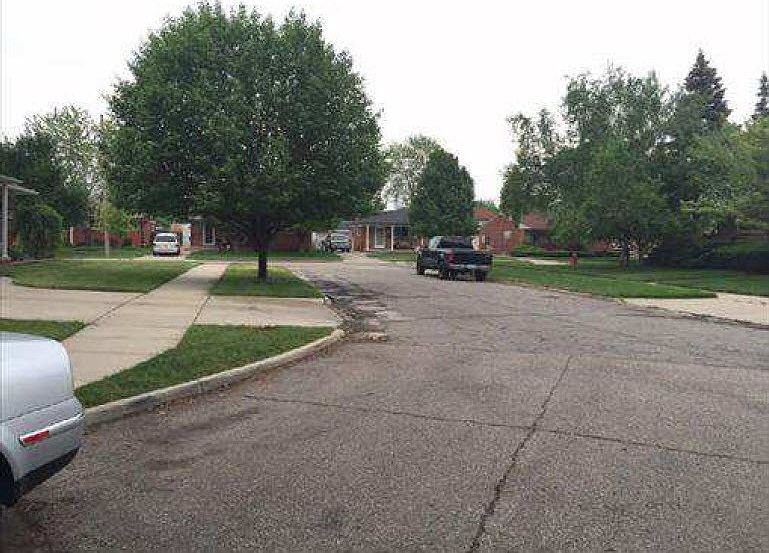 2nd image of 27307 W Crestmont St
