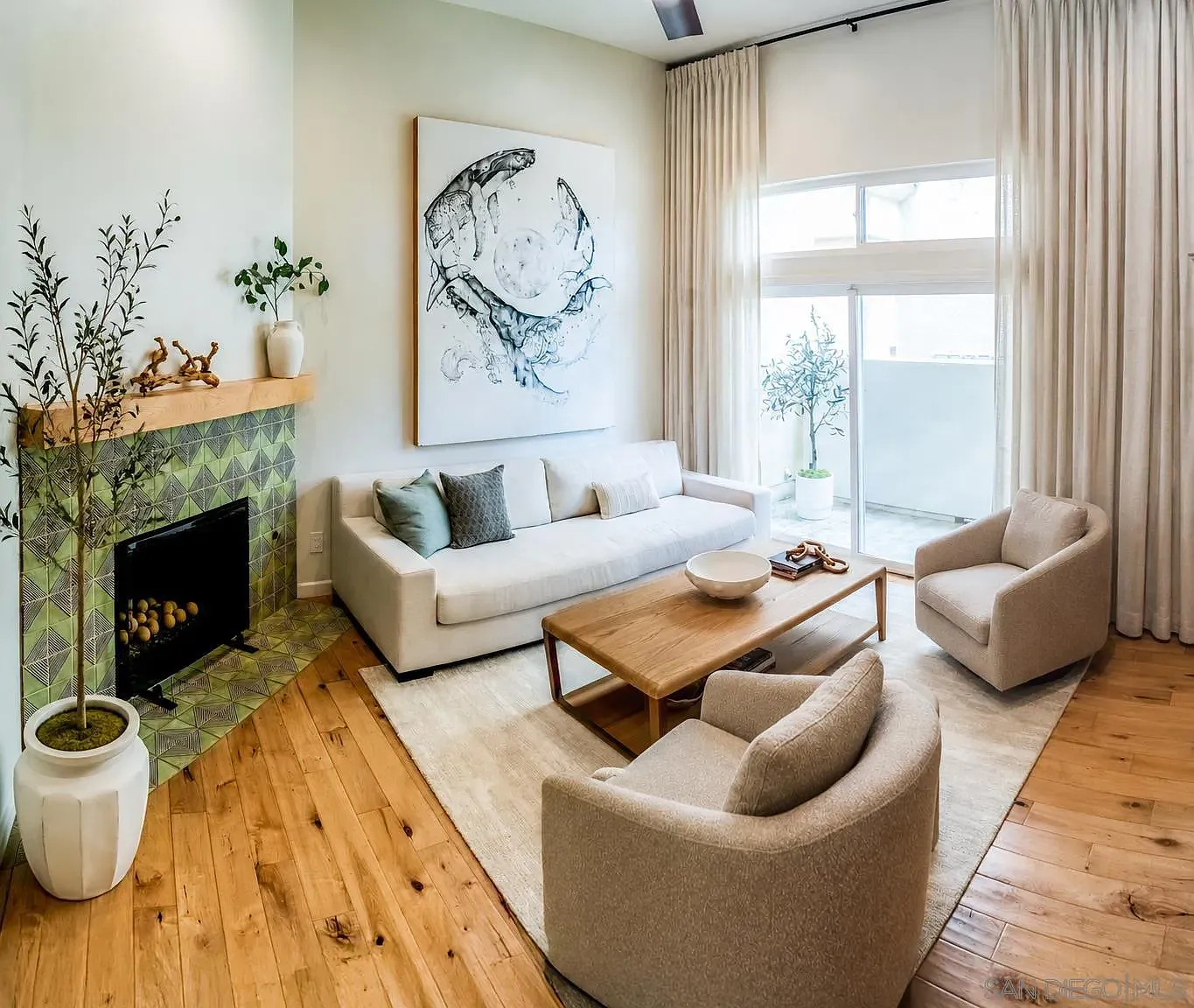 2 bed, 2.5 bath, 1600 sqft, $9,000 — Photo 2