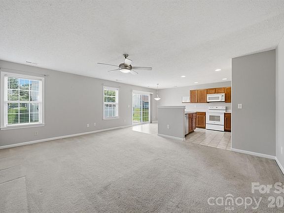 5th image of 2155 Edenderry Dr