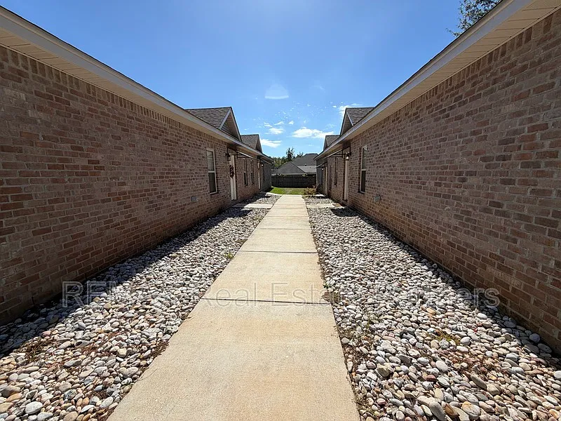 2 bed, 1.5 bath, $1,100 — Photo 1
