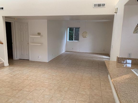 5th image of 131 Elodia Cir
