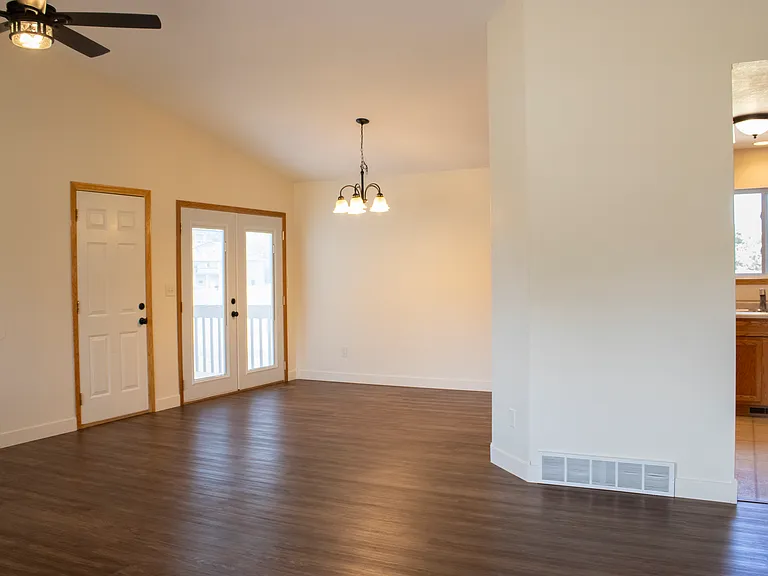 1310 Degeest Dr — Photo 2