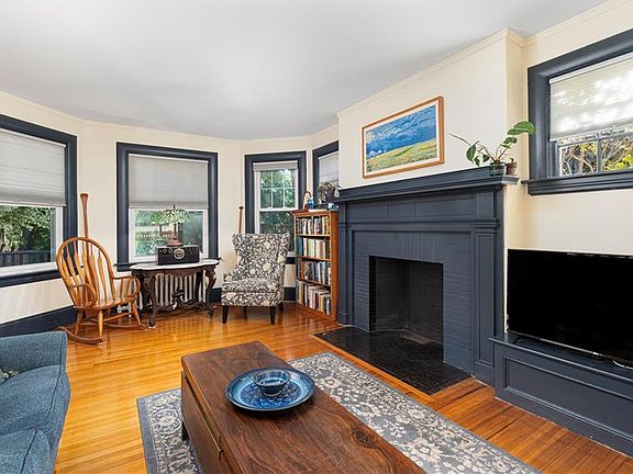 5th image of 610 Hope St