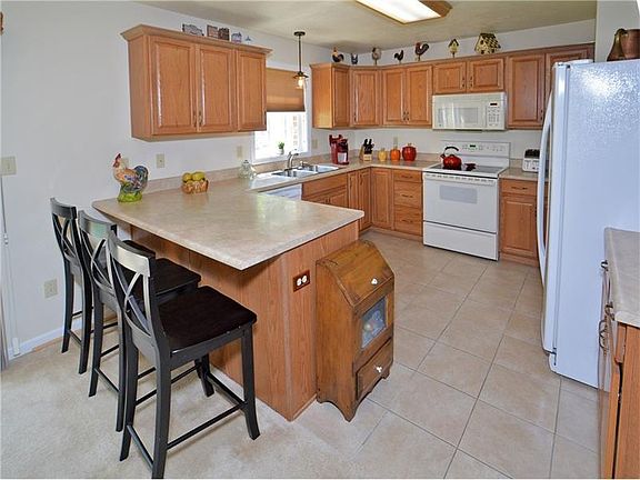 3rd image of 122 Park Ln