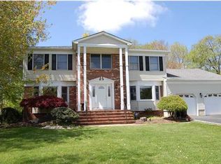 47 Longstreet Rd, Manalapan, NJ 07726