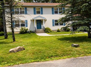 2105 Larkspur Ln, Tobyhanna, PA 18466