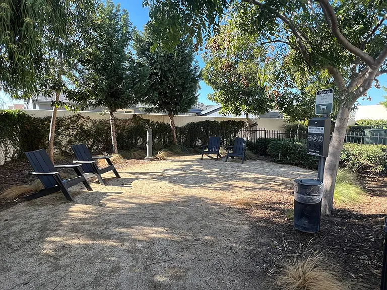938 E Weaver Ln — Photo 29