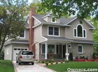 3 Redwood Rd, New Hyde Park, NY 11040