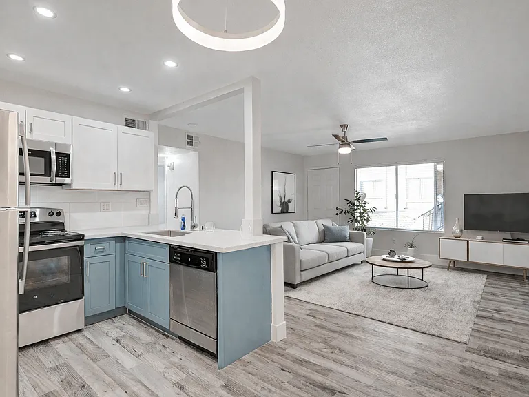 Rancho Vista Apartments — Photo 17