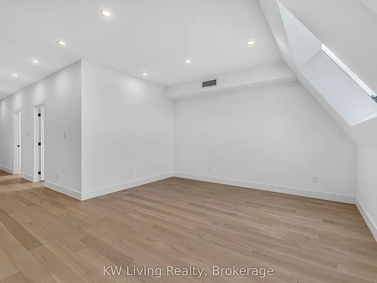 96 Belgravia Ave — Photo 8