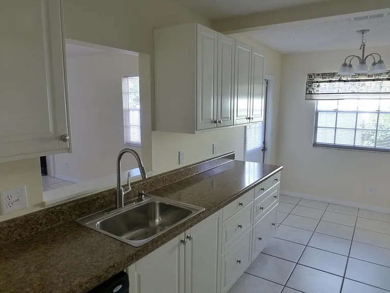 912 Highlands Blvd — Photo 4