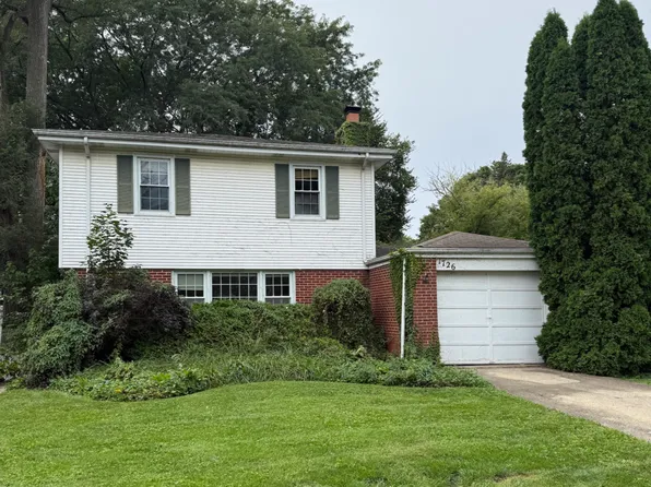 1726 Elmwood Dr, Highland Park, IL 60035