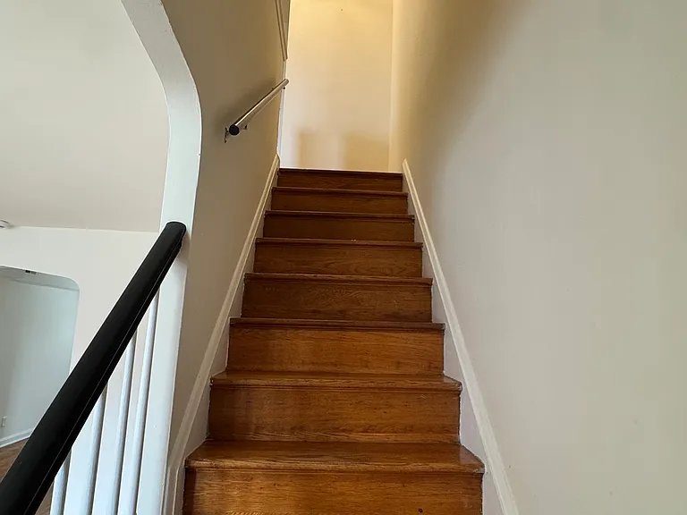 1548 Aldeney Ave — Photo 6