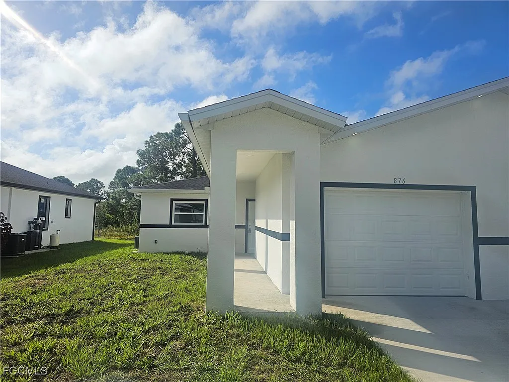 3 bed, 2.0 bath, 1200 sqft, $1,725 — Photo 2
