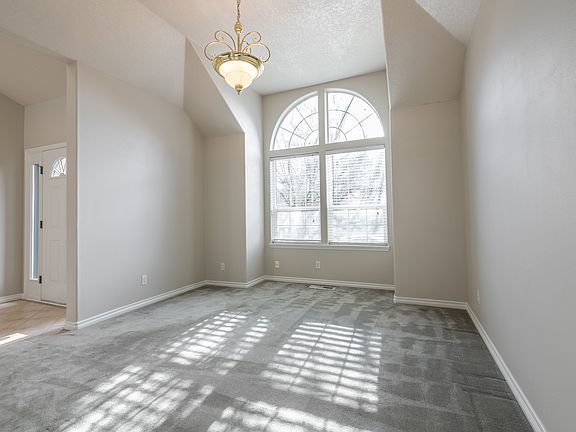 5th image of 30613 SW Kensington Dr