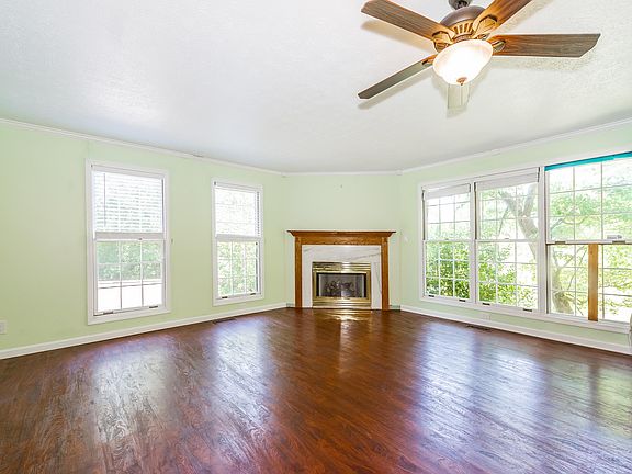 3rd image of 1800 Oak Hill Dr