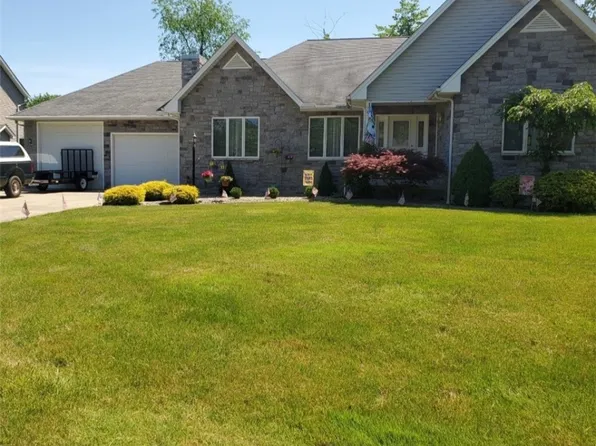 667 Cedar Dr, Cortland, OH 44410