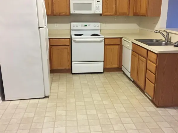 43151 Strand Dr, Sterling Heights, MI