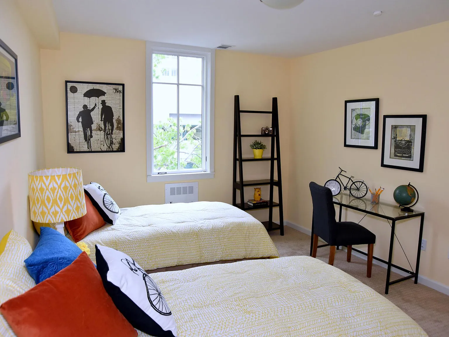 Addison Arts Apartments — Photo 4