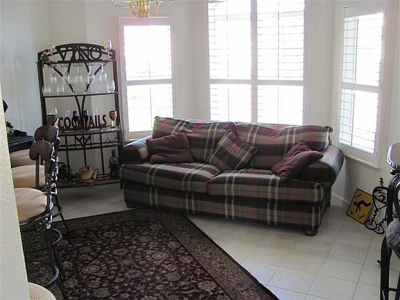 4th image of 2967 E Granada Ave