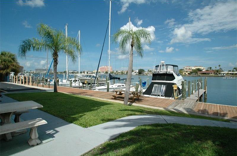 1st image of 800 Bayway Blvd APT 10