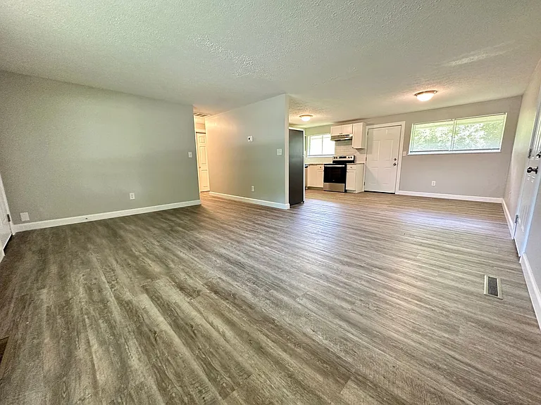 4408 Lesher Dr — Photo 3