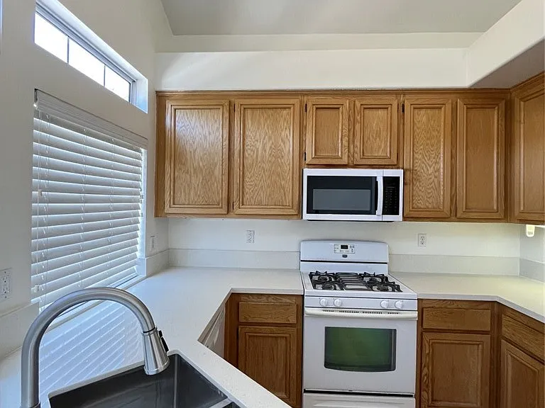 6 Mansera Pl — Photo 4