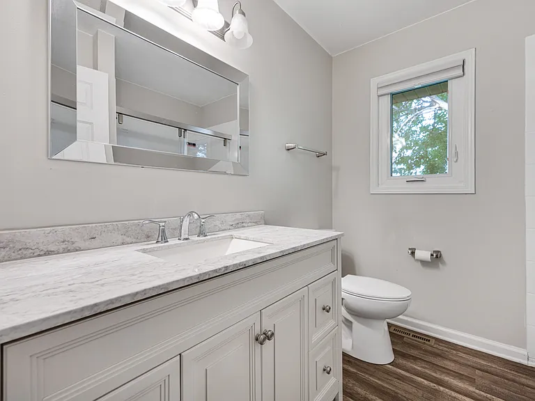 615 Chester Ct E — Photo 26