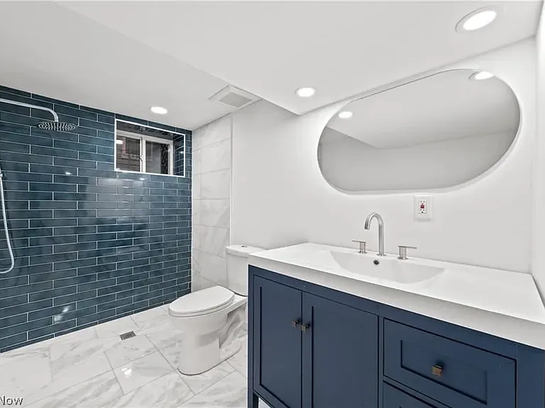 1422 W 77th St — Photo 28